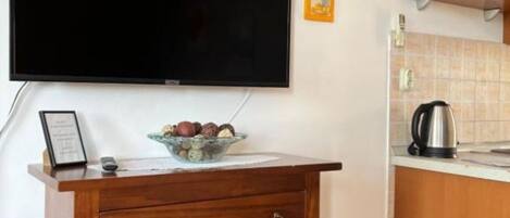 Apartment (A2) | Television