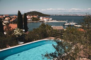 Piscina a l'aire lliure 