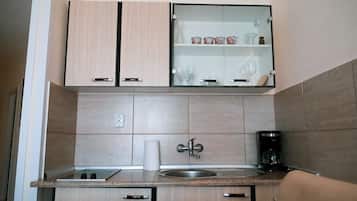 Apartment (A5) | Eigene Küche | Kühlschrank, Herdplatte, Geschirrspüler, Kochgeschirr/Geschirr/Besteck