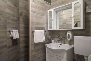 Apartment (A2) | Bathroom | Shower - Apartments Novis (Kali)