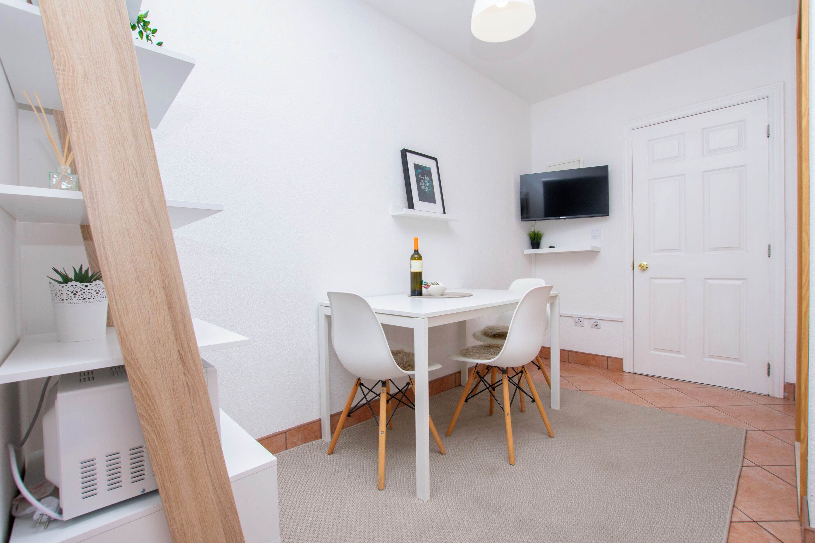 Studio (A1) | Dining