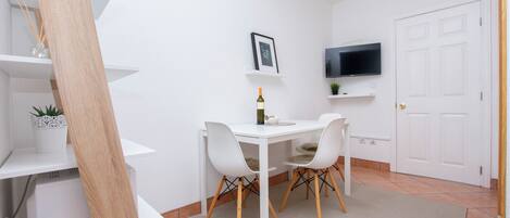 Studio (A1) | Ruokailu