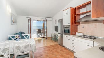 Apartment (A5) | Eigene Küche | Kühlschrank, Mikrowelle, Herdplatte, Espressomaschine
