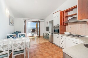 Apartment (A5) | Private kitchen - Apartment Uga (Kolan)