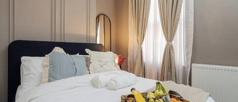 4 bedrooms, desk, iron/ironing board, free WiFi