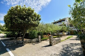 Courtyard - Apartments Zlatko (Preko)