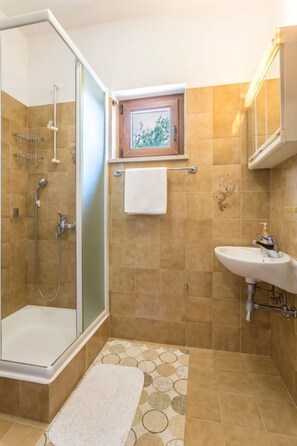 Apartment (A1) | Bathroom | Shower - Apartments Vedra (Baska Voda)