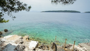 Una spiaggia nelle vicinanze