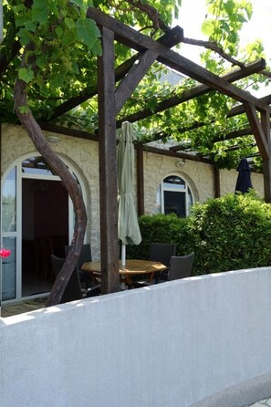 Apartment (A1) | Outdoor dining - Apartments Ivo (Nin)