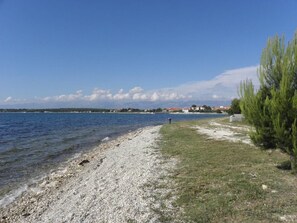 Beach nearby - Apartments Ivo (Nin)