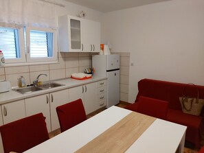 Apartment (A1) | Private kitchen - Apartment Bila (Tisno)