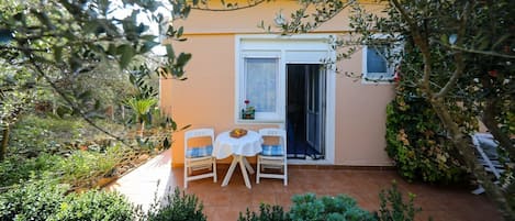 Studio (A2) | Terrace/patio