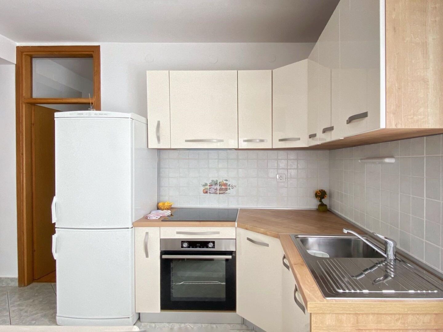 Apartment (A2) | Private kitchen | Fridge, oven, stovetop, cookware/dishes/utensils