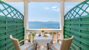 Căn hộ (A4) | Ban công