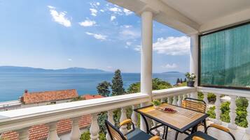 Apartment (A3) | Balkon