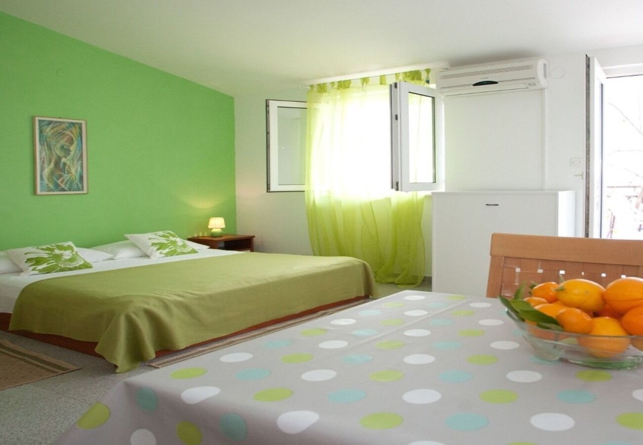 Iron/ironing board, free WiFi