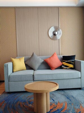 Perussviitti | Työpöytä, kannettavalle tietokoneelle sopiva työtila, ilmainen Wi-Fi