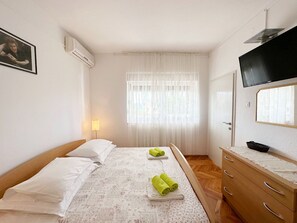 Apartment (A1) | Iron/ironing board, free cribs/infant beds, free WiFi - Apartments Tereza (Trogir)