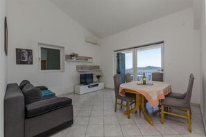 Apartment (A1) | Dining - Apartments Mil (Marina)