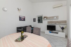 Dining - Apartments Mil (Marina)