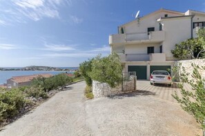 Free self-parking - Apartments Mil (Marina)