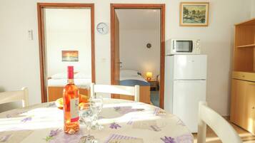 Apartment (A2) | Dining