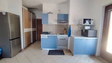 Apartment (A3) | Private kitchen | Fridge, oven, stovetop, dishwasher