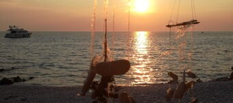 Apartments Grbac Veli Rat-seaside