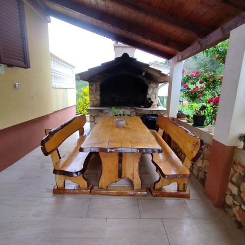 Apartments Grbac Veli Rat-seaside