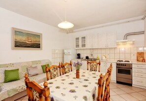 Apartment (A1) | Private kitchen | Fridge, microwave, oven, stovetop - Apartments Snjeza (Vodice)