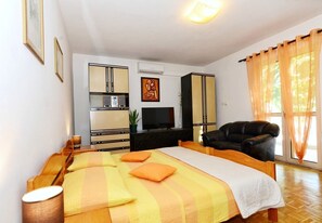 Apartment (A2) | Iron/ironing board, free WiFi - Apartments Snjeza (Vodice)