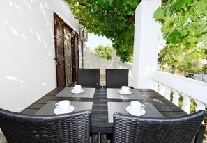 Apartment (A2) | Terrace/patio - Apartments Snjeza (Vodice)