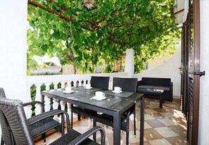 Apartment (A2) | Terrace/patio - Apartments Snjeza (Vodice)