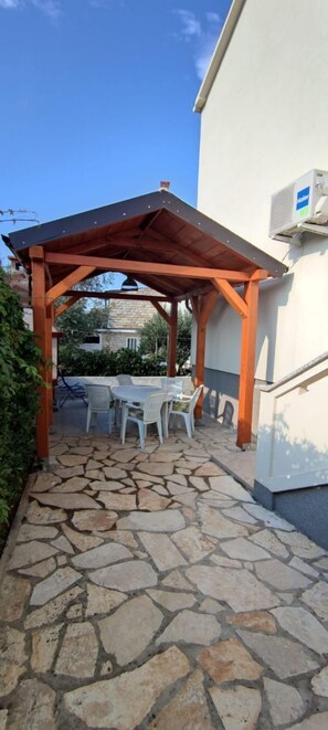 Apartment (A2) | Terrace/patio - Apartments Pere (Povljana)