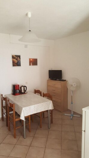 Dining - Apartments Pere (Povljana)
