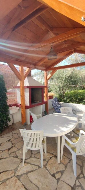 Apartment (A2) | BBQ/picnic Area - Apartments Pere (Povljana)
