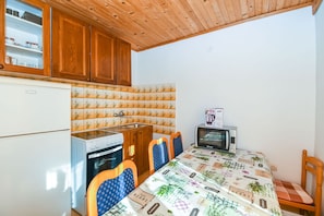 Apartment (A1) | Private kitchen - Apartment Doktor (Trogir)