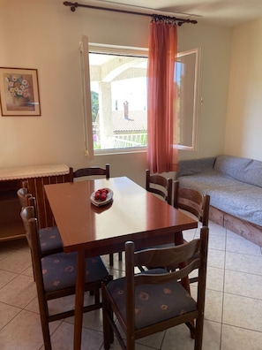 Apartment (A1) | Speisen