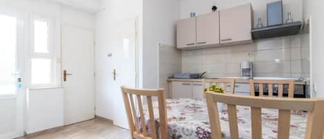 公寓 (A2) | 私人廚房 | 雪櫃、焗爐、爐具、廚房用具/餐具/器皿