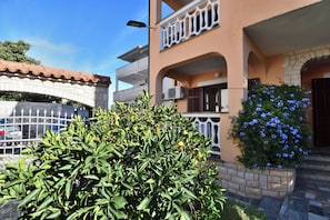 Apartment (A2) | Bahagian luar