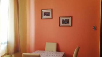 Apartment (A4) | Dining