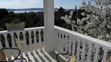 Apartment (A4) | Balcony