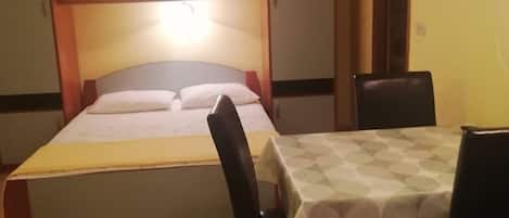 Studio (A2) | Dining