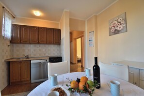 Apartment (A1) | Private kitchen - Apartment Nadica (Fazana)