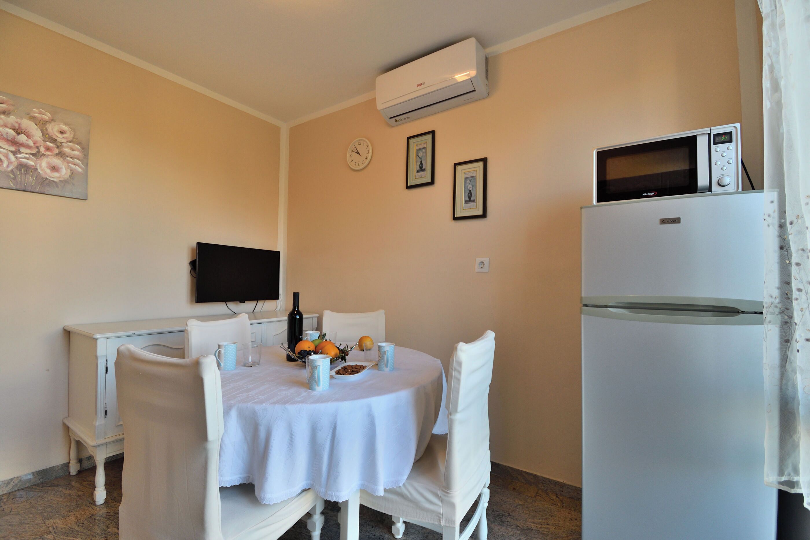 Apartment (A1) | Dining