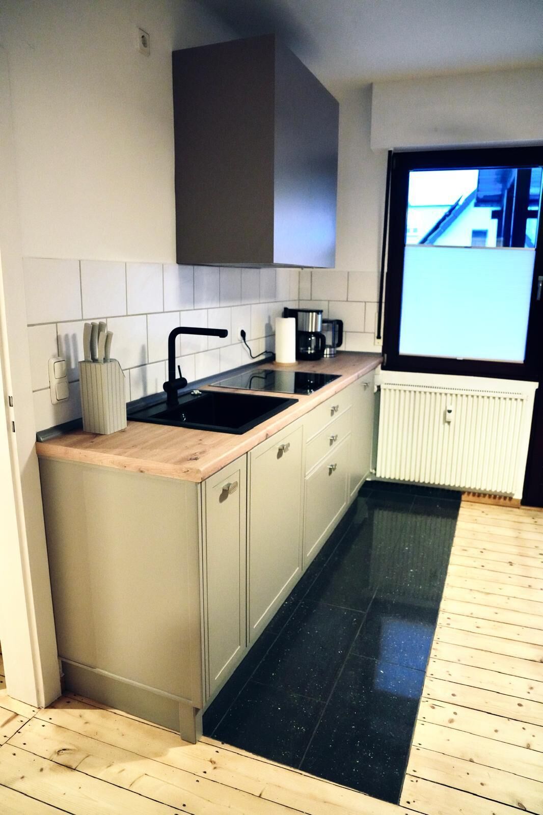 Kühlschrank, Mikrowelle, Herdplatte, Geschirrspüler