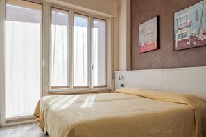 Bureau, Wi-Fi gratuit, draps fournis