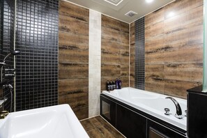 Standard-Doppelzimmer, Bergblick | Badezimmer