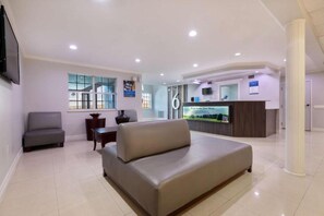 Lobby - Bright 2-Bed Queen|Pool|Free Wifi (McAllen)