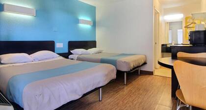 Sunny 2-bed Room|Pool|Free Wifi